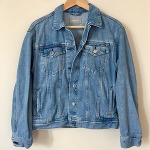 Everlane denim jacket medium wash, size medium